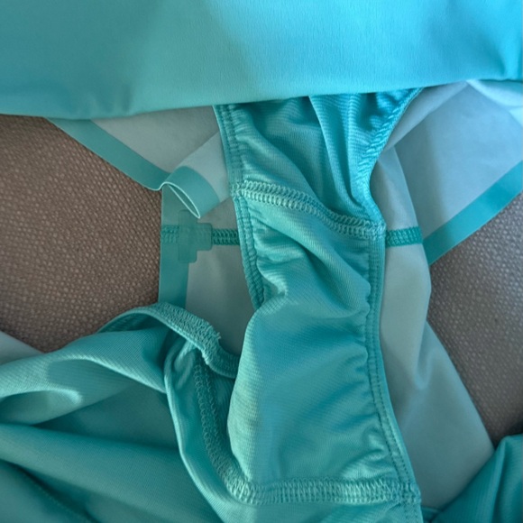 Athleta Run With It 3.5" Athletic Training Running Shorts Womens Teal Size Large - Picture 5 of 6